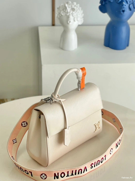 LOUIS CHANELUNY BB VUITTON 0521